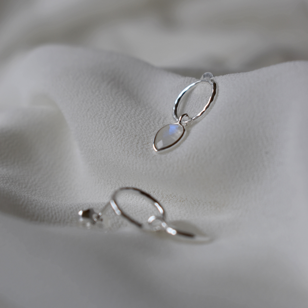 Ohrstecker Elina | Mondstein Tropfen