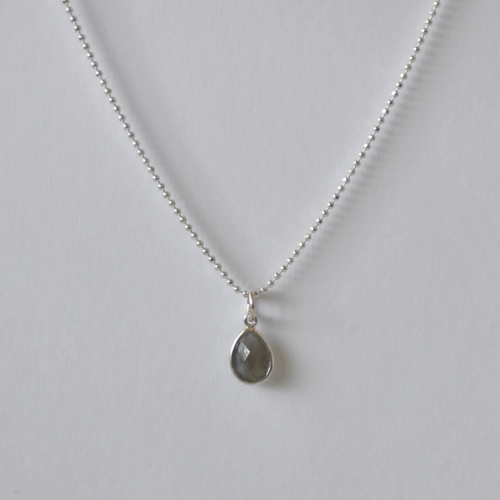 Halskette Mondstein oder Labradorit Tropfen