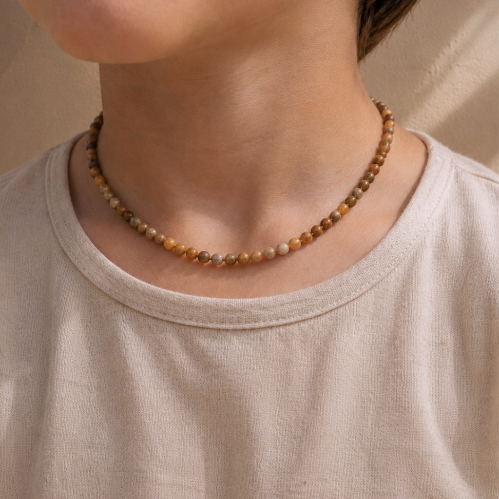 Kinderhalskette Yumi | Fossilienjaspis | Gold
