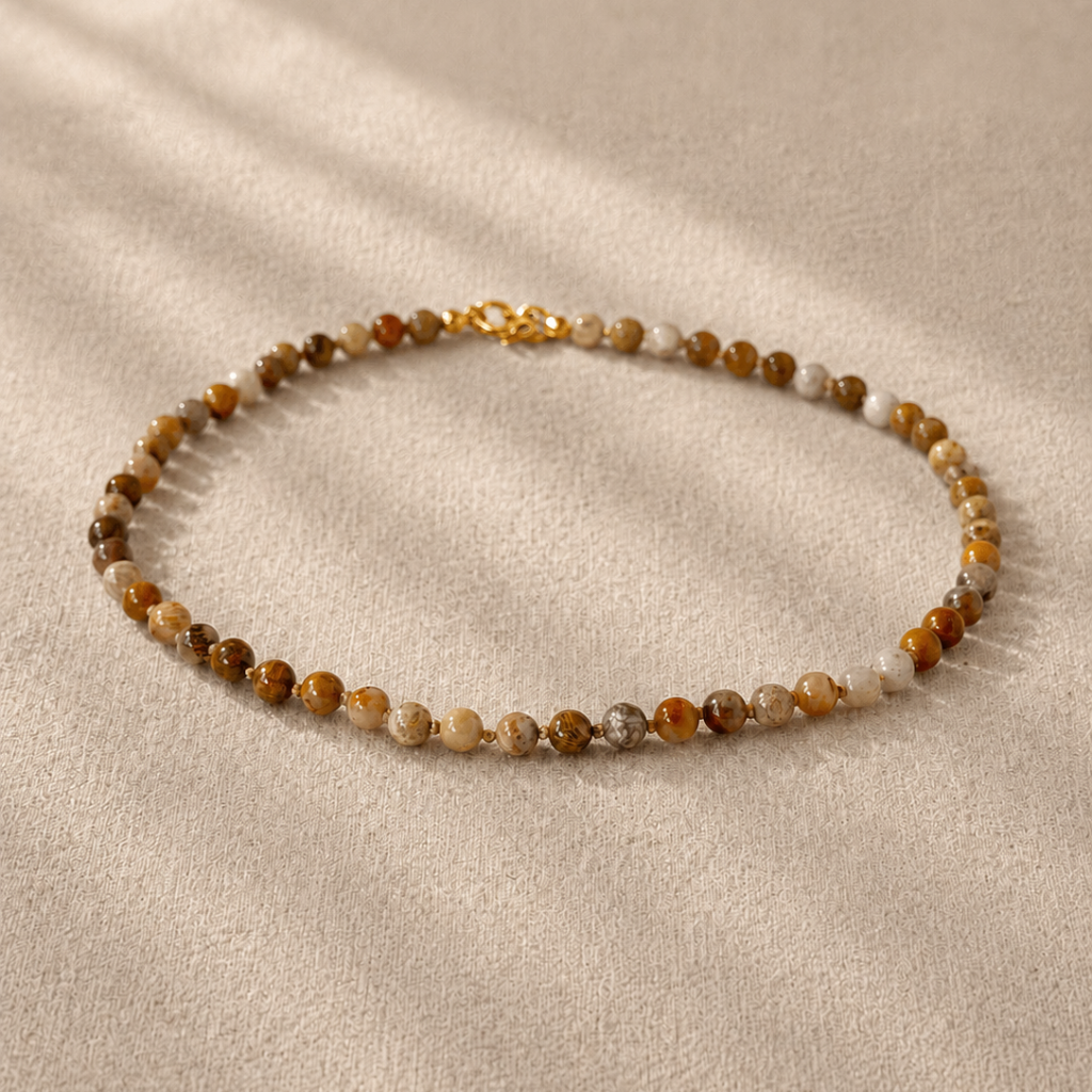 Kinderhalskette Yumi | Fossilienjaspis | Gold