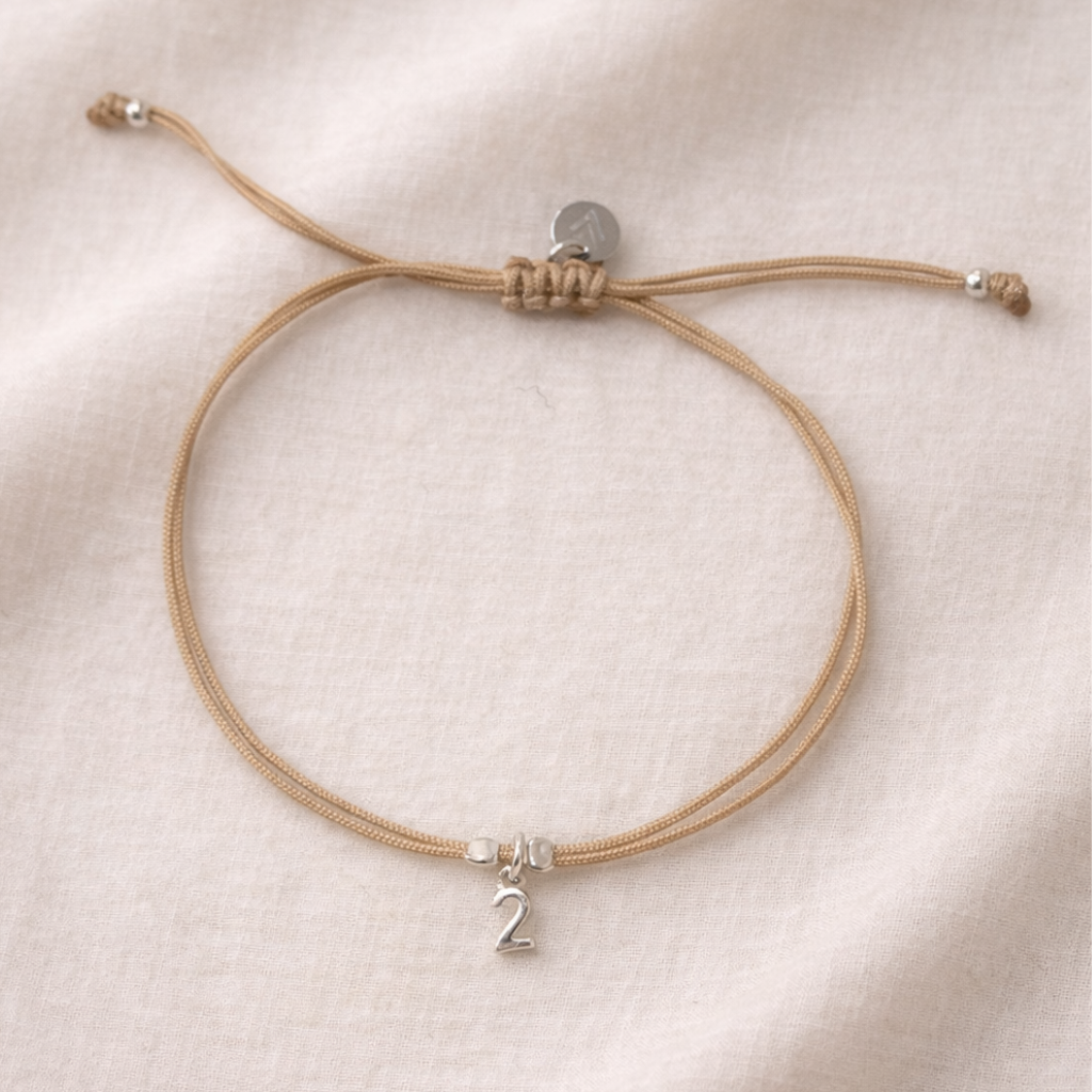 Armband Ava | Buchstaben und Zahlen