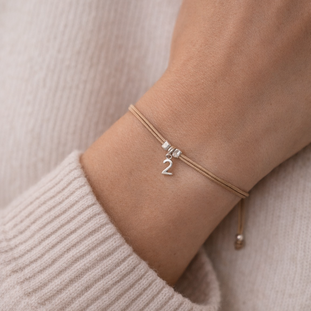 Armband Ava | Buchstaben und Zahlen